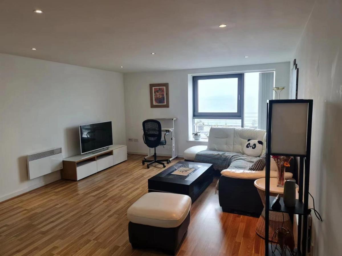 Stunning Waterfront Western Harbour Apartment Единбург Екстериор снимка