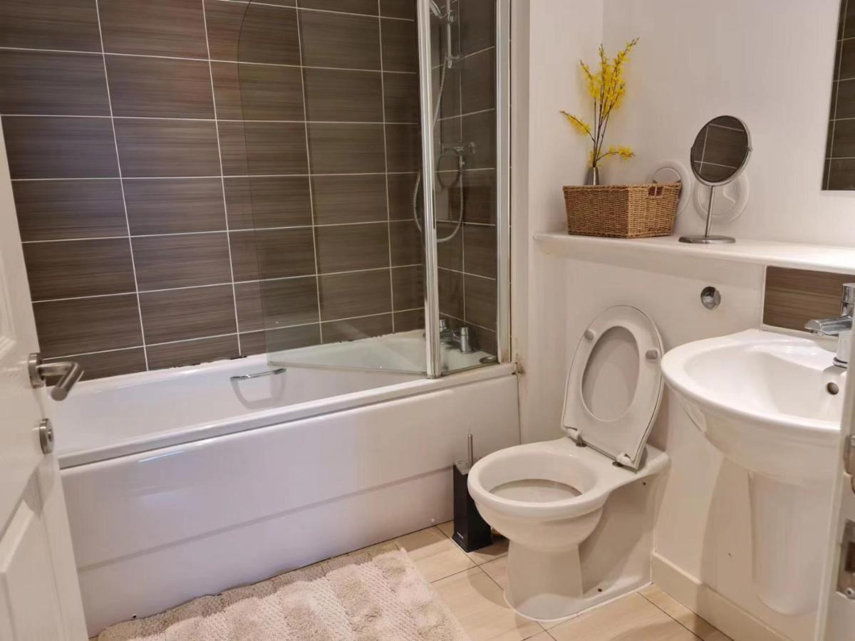 Stunning Waterfront Western Harbour Apartment Единбург Екстериор снимка